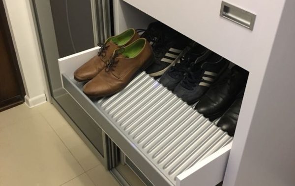 Szafa z szufladami na buty